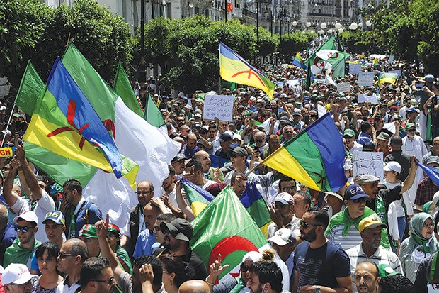 Tribunal de Bab El Oued: acquittement de cinq porteurs de drapeau amazigh