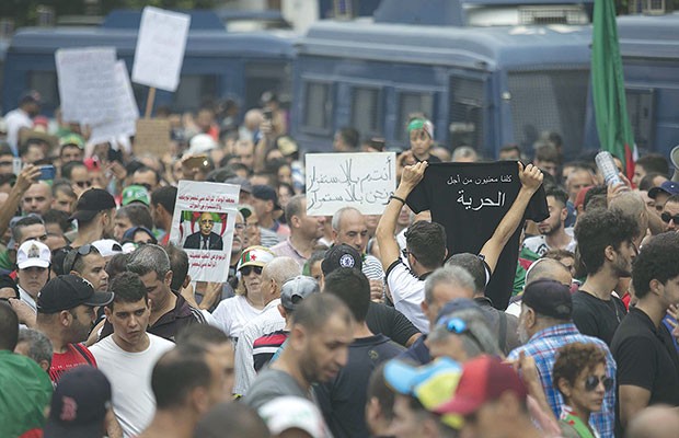 Convocation du corps électoral et interdiction d’accès à la capitale : Quelle sera la réponse de la rue demain ?