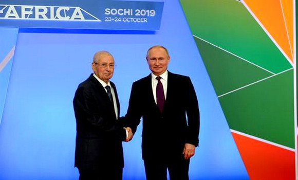 Abdelkader Bensalah reçu par Vladimir Poutine