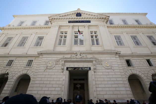 Tribunal de Sidi M’hamed: Des policiers en civil empêchent un rassemblent de soutien aux détenus