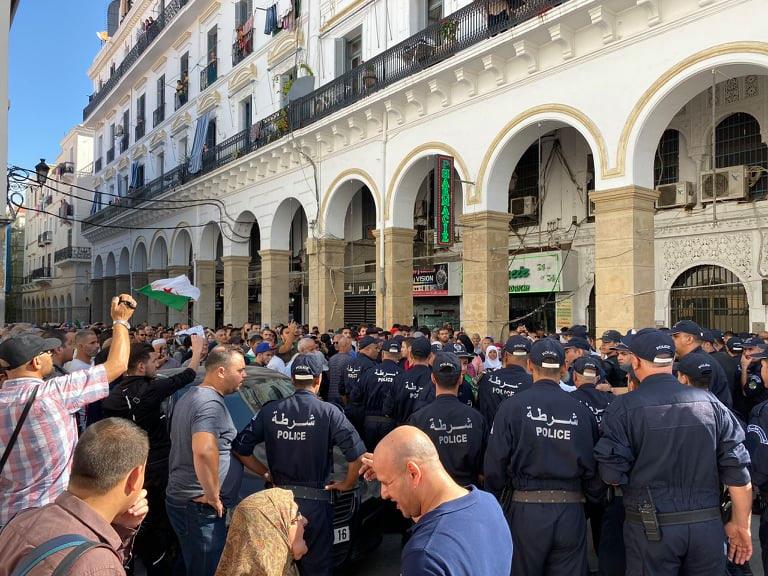 33e mardi: les étudiants font face à la répression et continuent leur marche