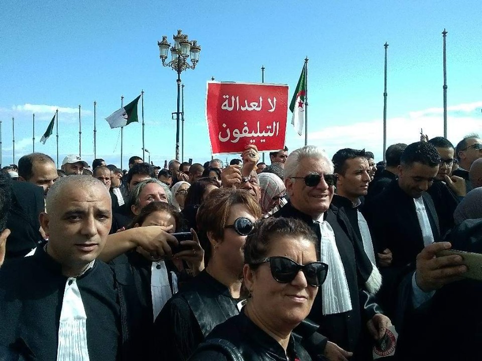 Manifestation des avocats: les robes noires expriment leur soutien au mouvement populaire