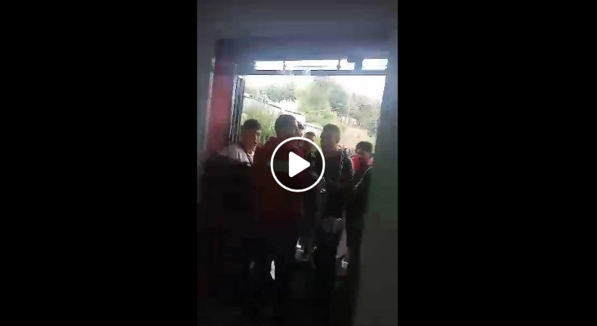 Les Habitants d’Ath Laâziz ferment le siège de l’APC à Bouira