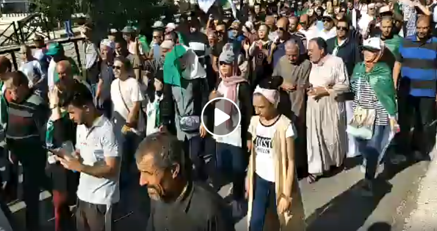 Imposante marche contre la présidentielle à Constantine