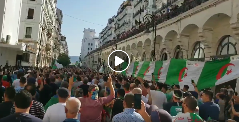 Des milliers de manifestants scandent « Ce sont des étudiants et non pas des terroristes »