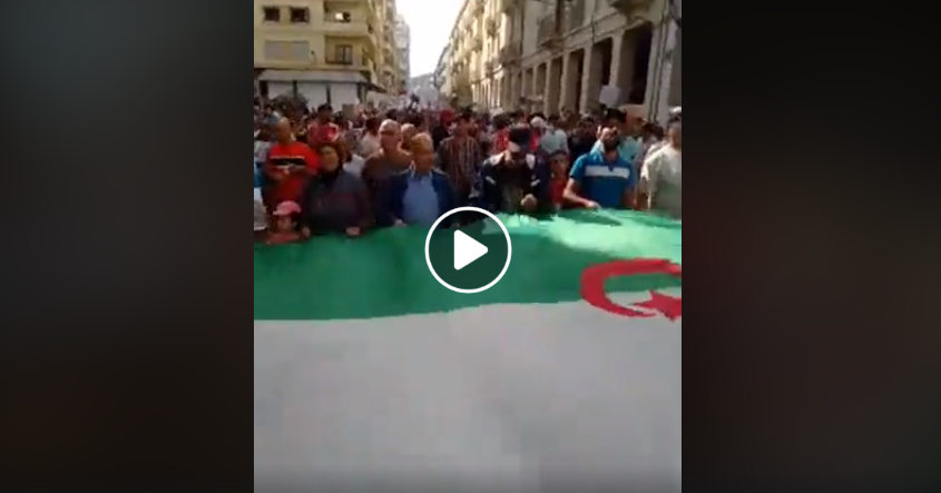 Une marée humaine dans les rues d’Oran