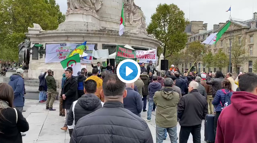 Rassemblement des algériens à la place de la république de Paris