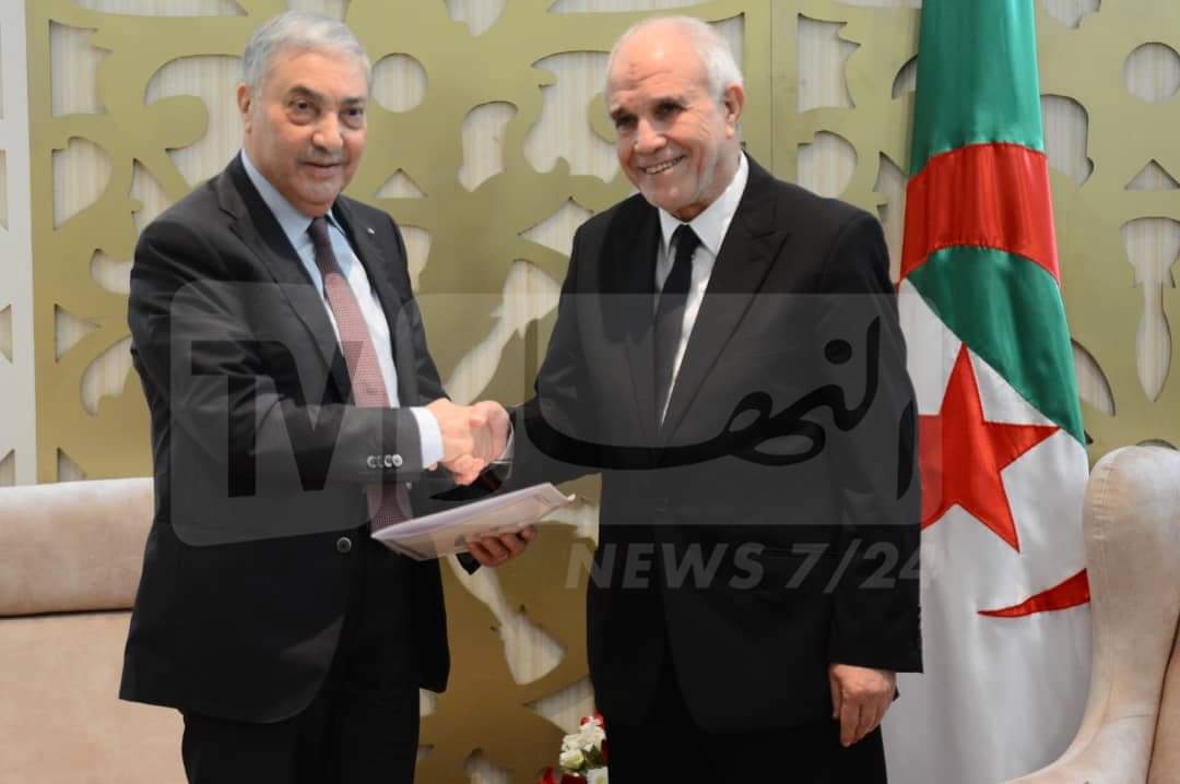 Benflis 6e candidat à déposer son dossier de candidature