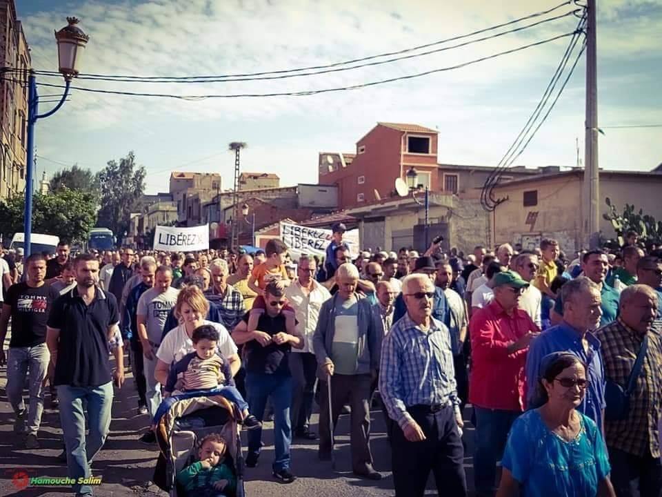Ouzellaguen (Béjaïa) : Marche pour la libération des détenus