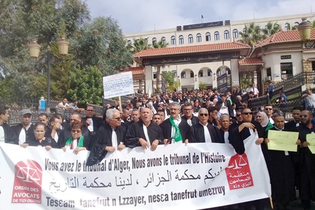 Les avocats de Tizi Ouzou dénoncent les lenteurs dans le traitement des dossiers des détenus d’opinion : Appel au boycott des juridictions pénales