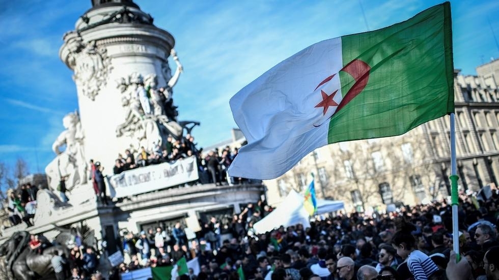 Rassemblement de la diaspora algérienne place de la république à Paris: Appel à une mobilisation massive pour le 1er novembre