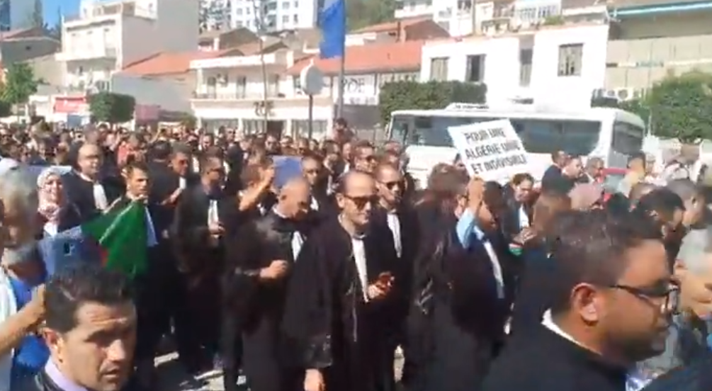 Manifestation des avocats à Béjaïa (vidéo)