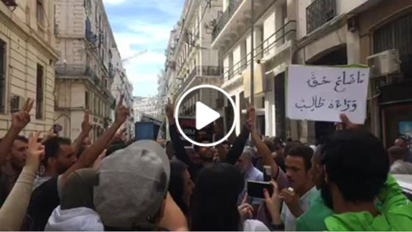 LIVE: Rassemblement de soutien aux détenus d’opinion devant le tribunal de Sidi M’hamed