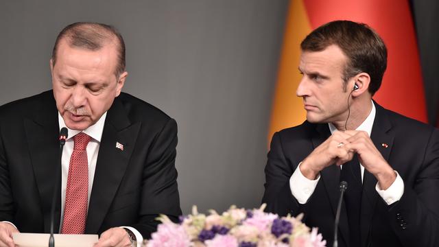 Le président turc Erdogan s’en prend violemment à Macron !