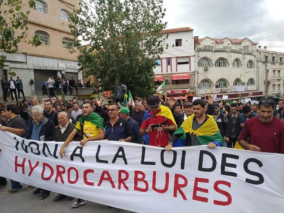 37e mardi: Zeghmati et la loi sur les hydrocarbure ciblés par les manifestants