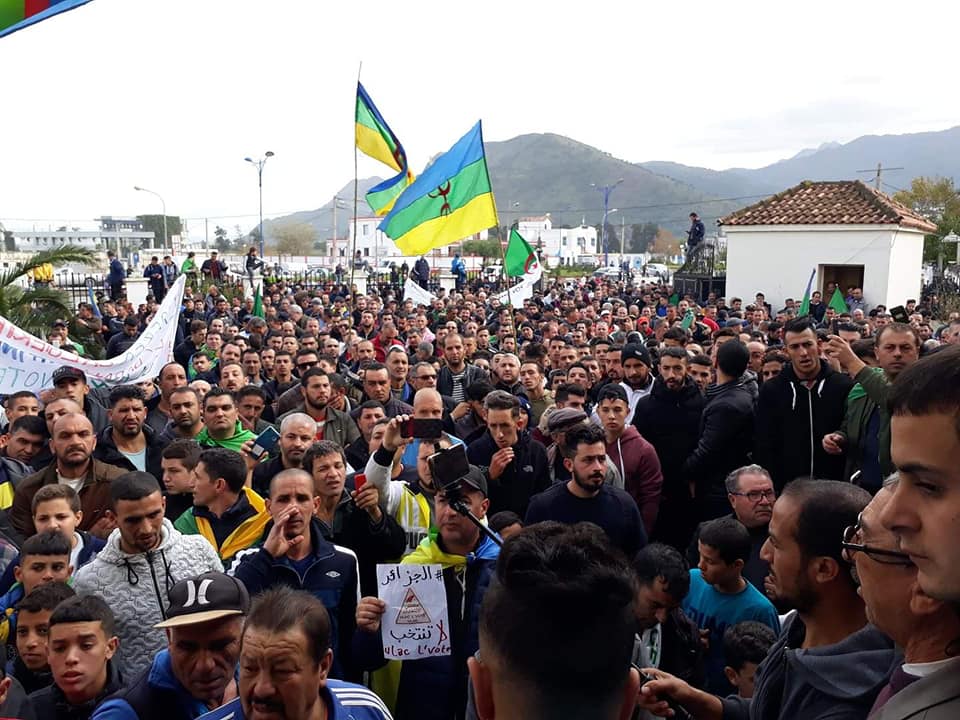 Béjaia: manifestations anti-élection à Darguina et Souk El Ténine