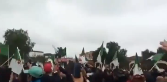 Vidéo : des citoyens protestent contre la tenue d’un rassemblement pro-élection à Bordj Bou Arreridj