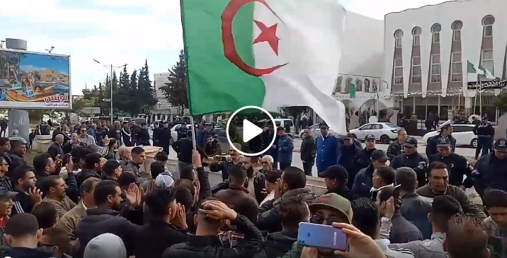 Manifestation contre la venue de Benflis à Guelma