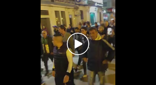 Imposante marche nocturne contre la présidentielle à Annaba