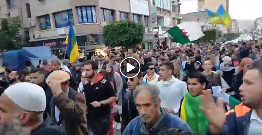Grandiose manifestation contre la présidentielle à Béjaïa