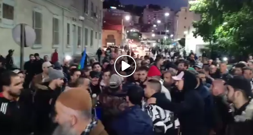 Rassemblement nocturne devant la prison de Béjaïa