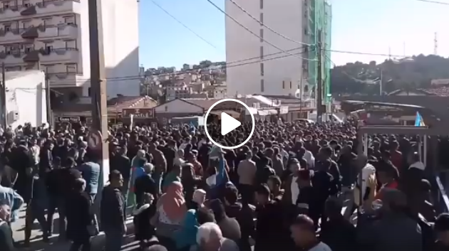 Raz de marée humain contre la présidentielle à Bouira