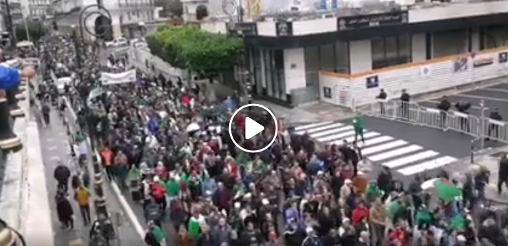 Des milliers de manifestants se dirigent vers le centre d’Alger