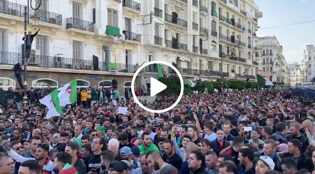 Des milliers de manifestants scandent « Le peuple veut l’indépendance »