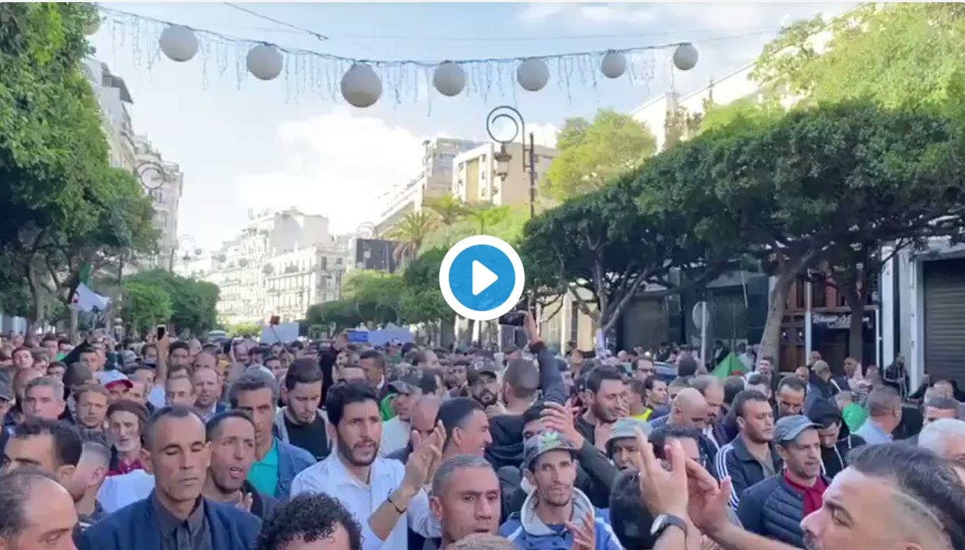 Les manifestants à Alger : «Reveillez-vous, Gaid Salah a vendu le pays à Poutine»
