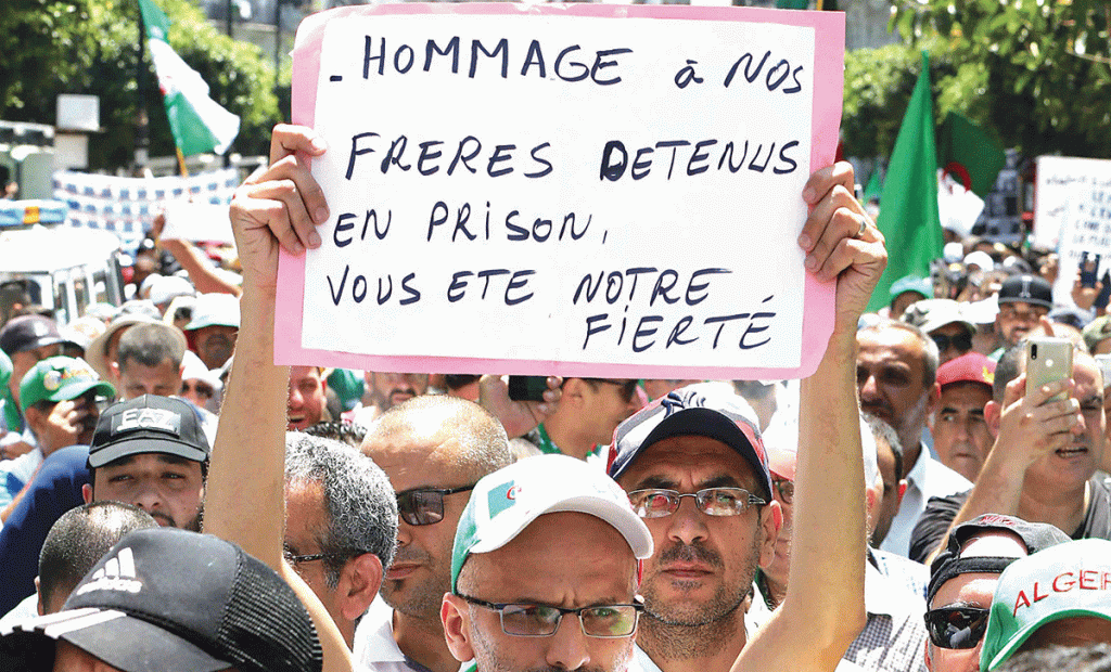 Arrêtés vendredi à Alger, 14 manifestants devant la justice demain