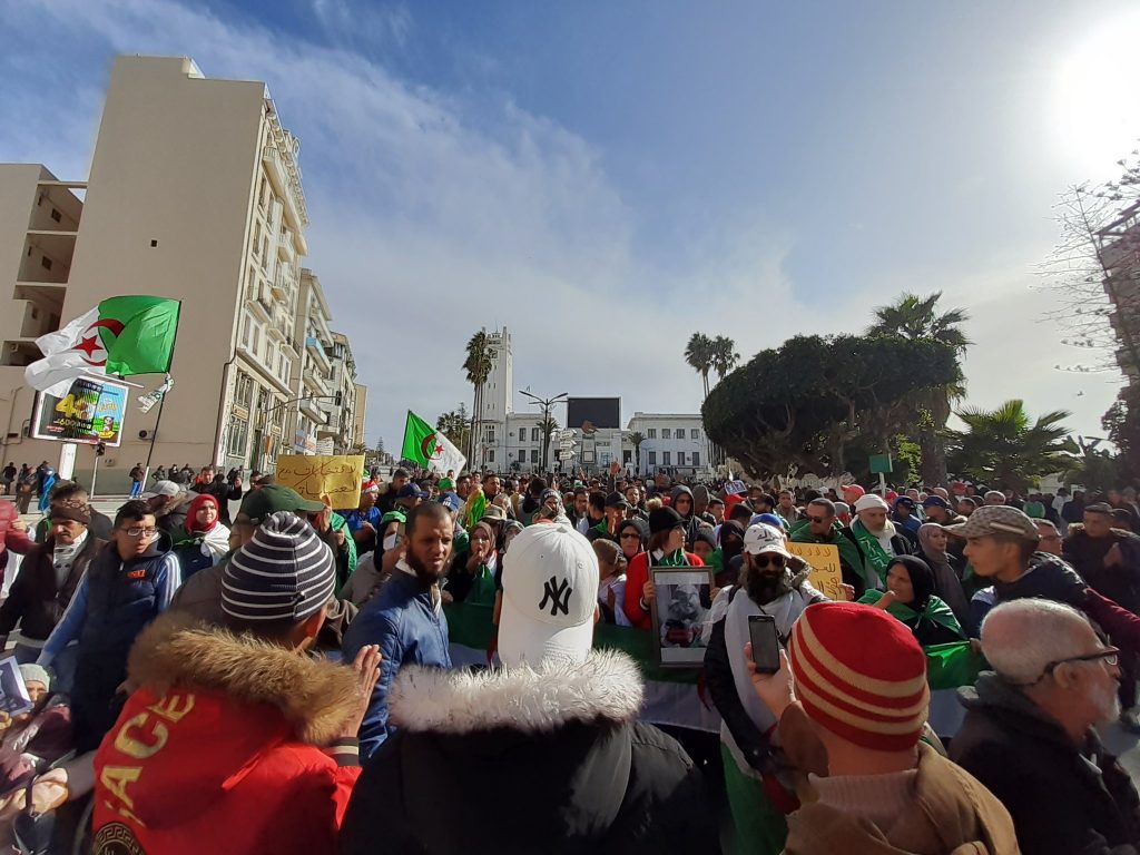 39ème vendredi du Hirak : les algériens toujours déterminés à en finir avec le système