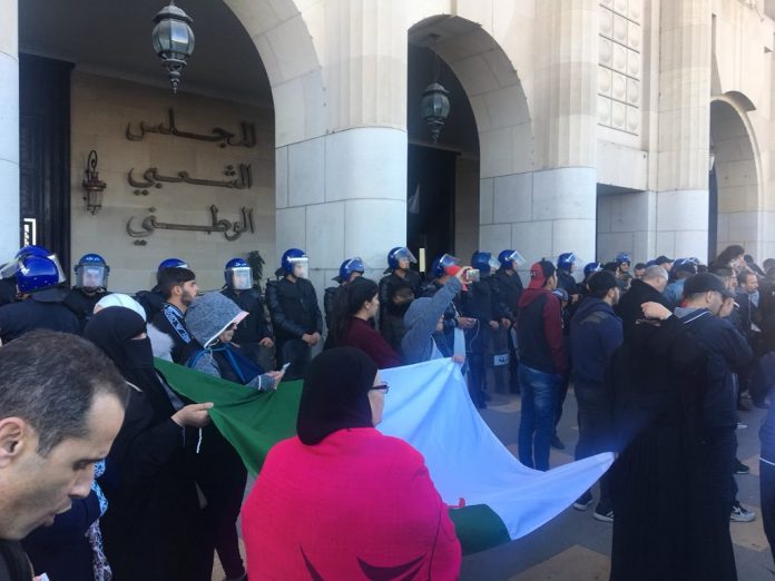 APN: la loi sur les hydrocarbures adoptée à la majorité