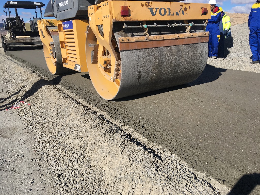 Pour absorber l’excédent de production de ciment : Le revêtement des routes en béton fait son chemin