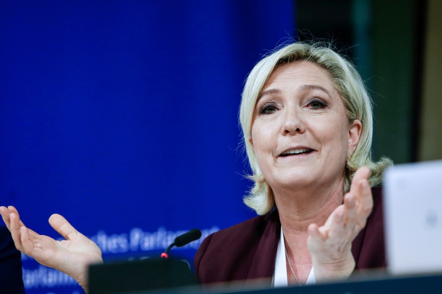 ?Marine le Pen réagit au décès de Gaid Salah