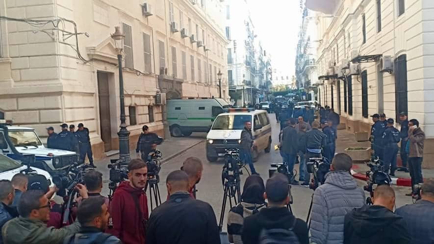 Direct | Tribunal de Sidi M’hamed : Procès de Ouyahia et Sellal