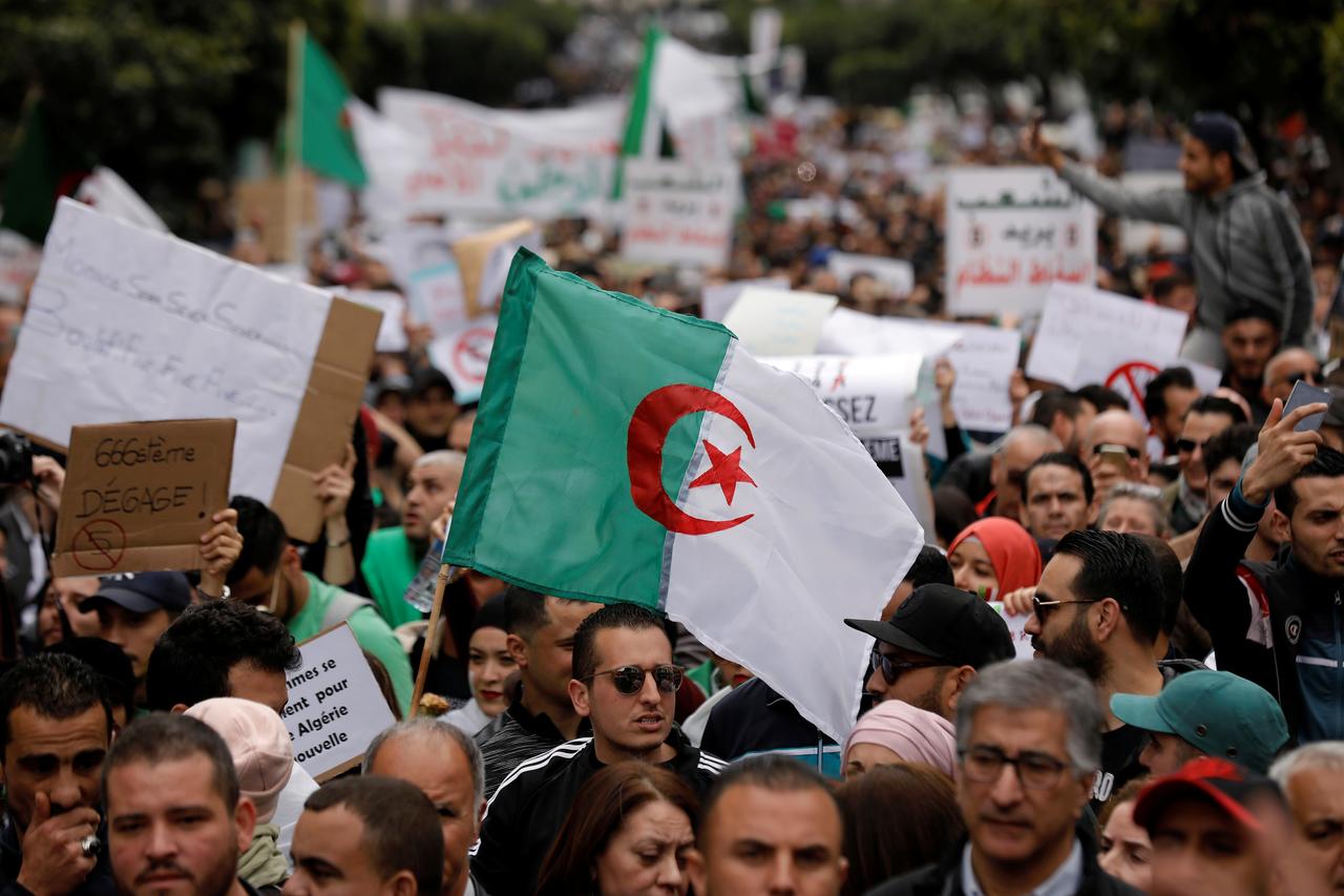 Réduction des peines de dix détenus du Hirak
