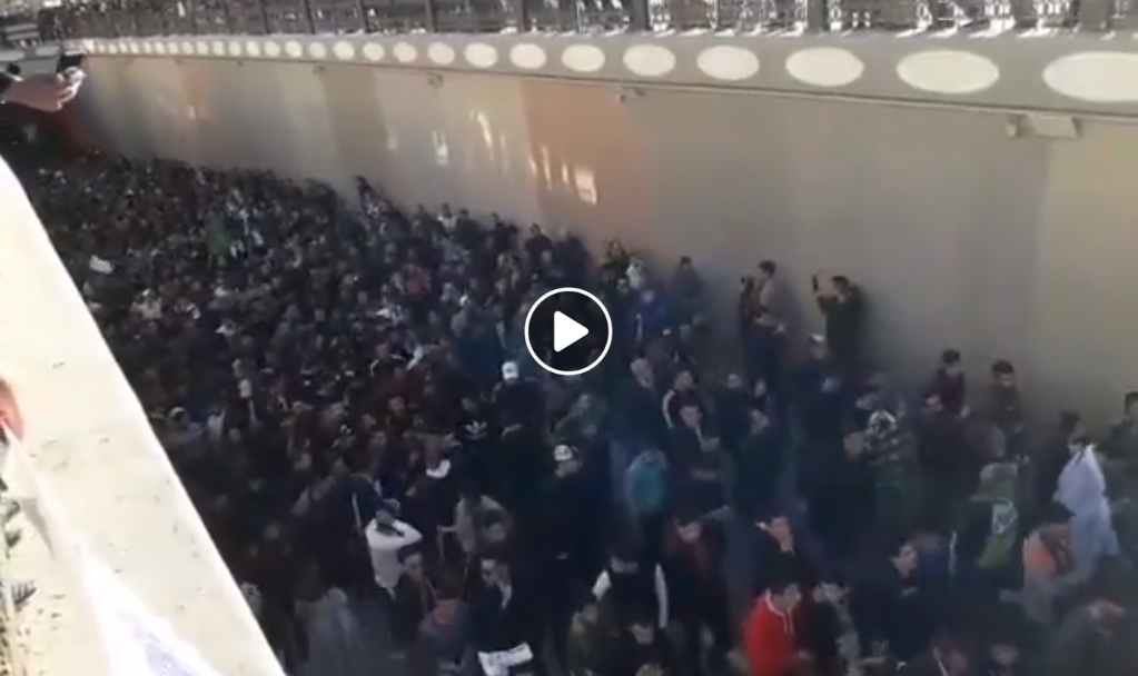 Une foule immense prend part à la marche du 42e vendredi à Bordj Bou Arreridj
