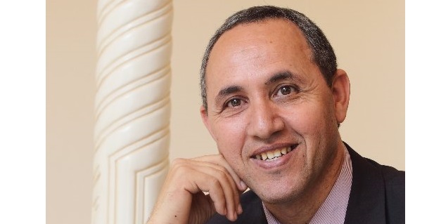 Azzedine Mihoubi félicite Abdelaziz Djerad