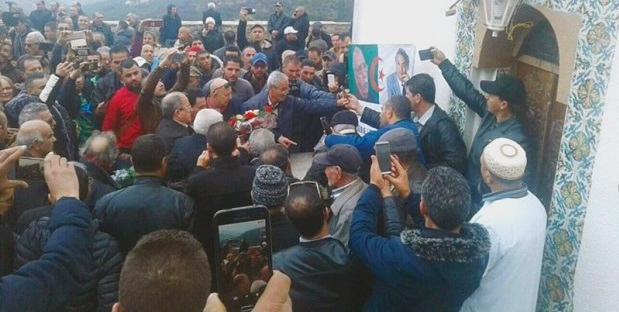 Vidéo | Recueillement sur la tombe du moudjahid Ait Ahmed