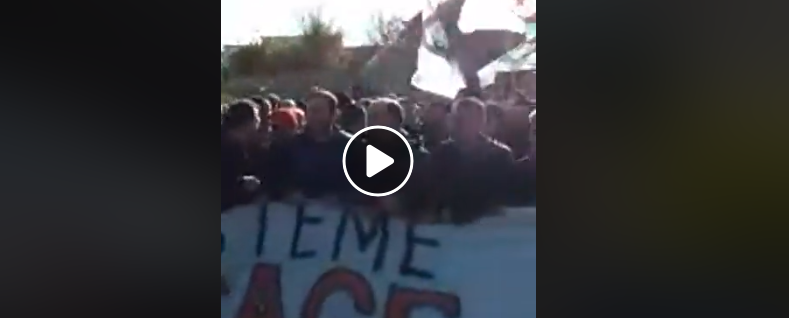 Etudiants et citoyens marchent à Bouira