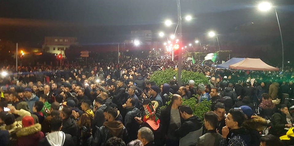 À moins de 24h du scrutin, des milliers de manifestants investissent la rue à Béjaïa