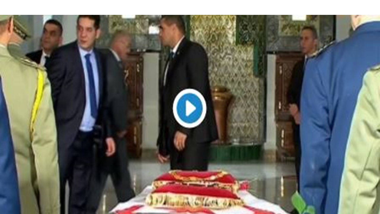 ? Vidéo | Le dernier regard des fils de Gaïd Salah sur la dépouille de leur père