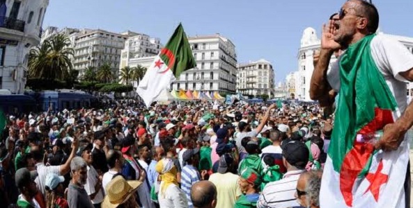 Contribution | Le monde « démocratique » à l’épreuve des révolutions pacifiques