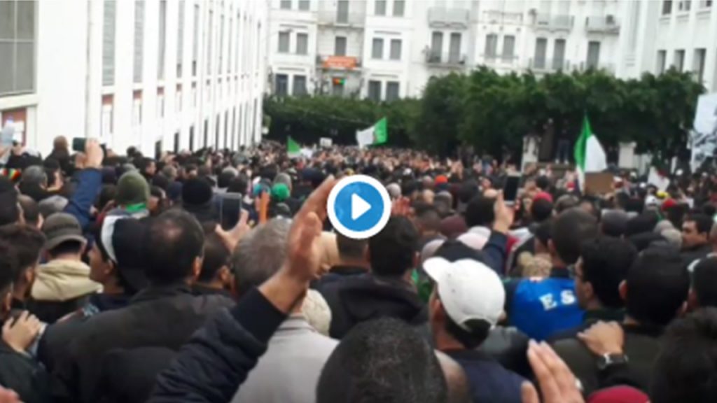 Vidéo | Les manifestants à Alger évoquent des « élections militaires »