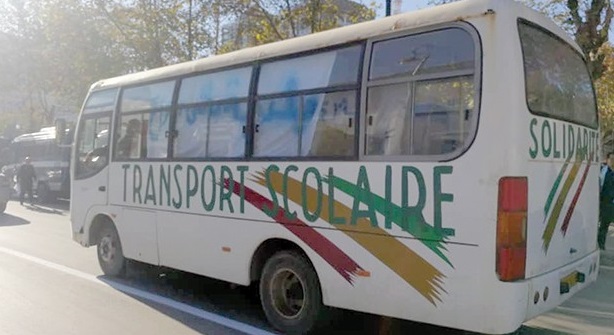 Des bus scolaires pour transporter des manifestants pro-élection