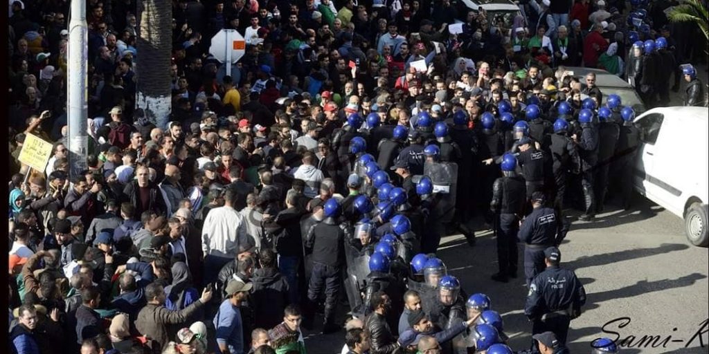 Manifestation anti-élection : Des journalistes violentés par des policiers à Alger
