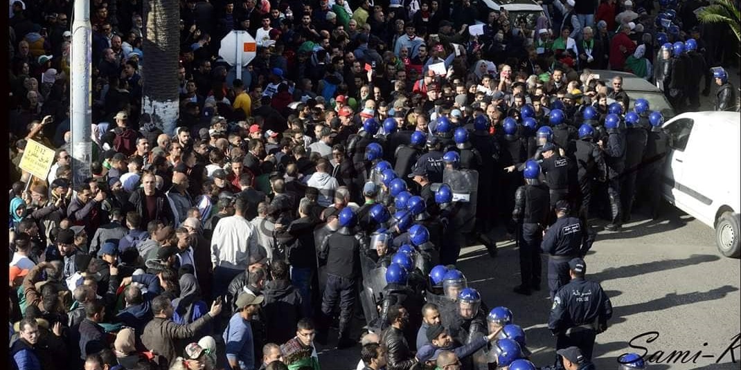 Manifestation anti-élection : Des journalistes violentés par des policiers à Alger