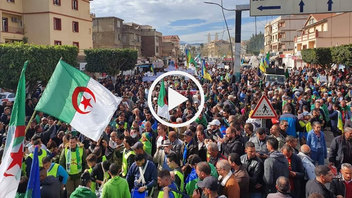 Participation massive au 50e vendredi du Hirak à Béjaïa