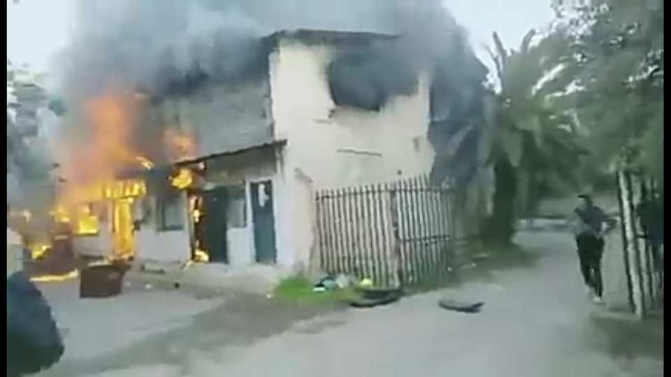 Enorme incendie dans un parc communal à Blida