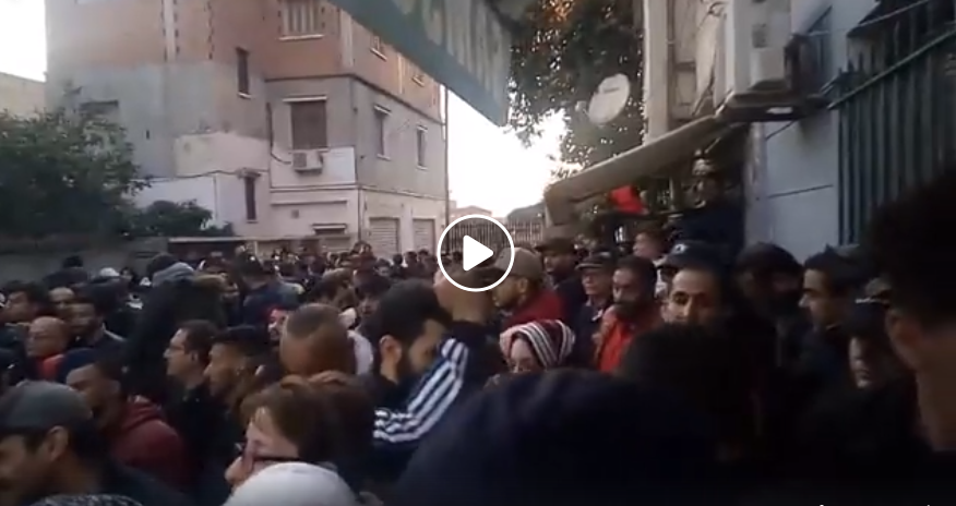 Vidéo | Grand rassemblement devant la prison d&rsquo;El Harrach